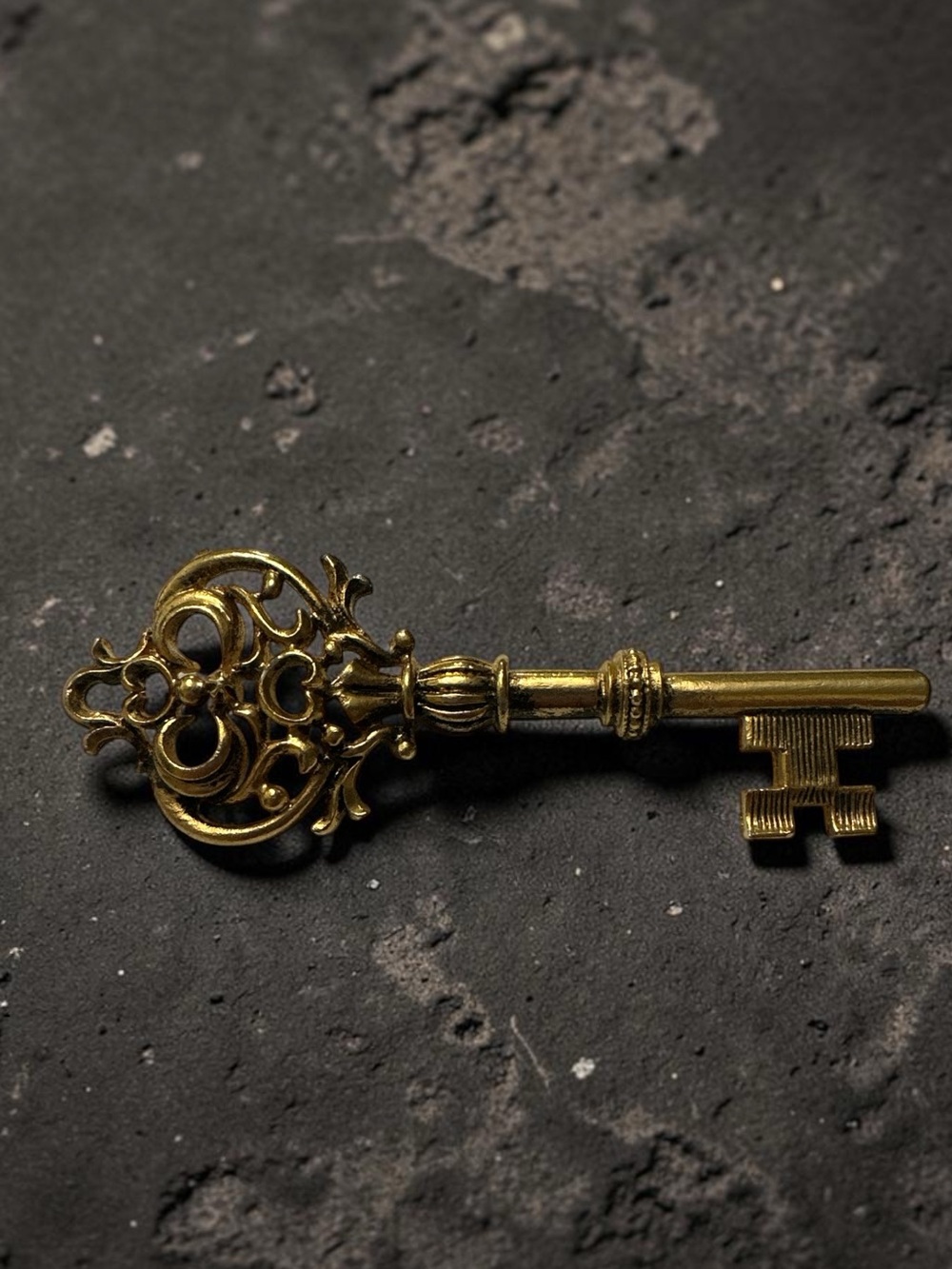 Gold Ornate Filigree Key Brooch - Elegant Women's Jewelry